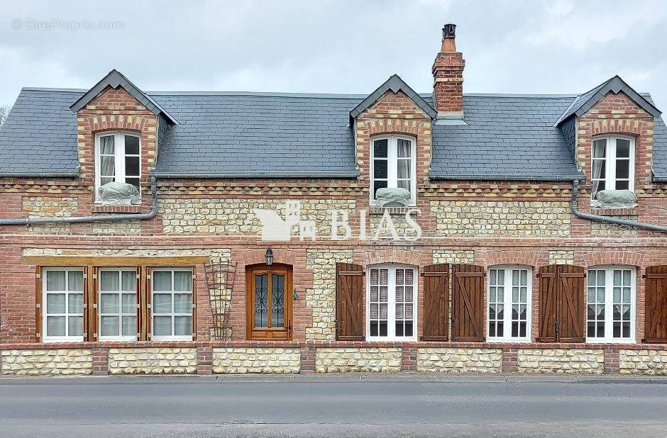 Maison à PONT-L&#039;EVEQUE