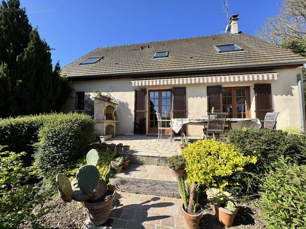 Maison à BEYNES