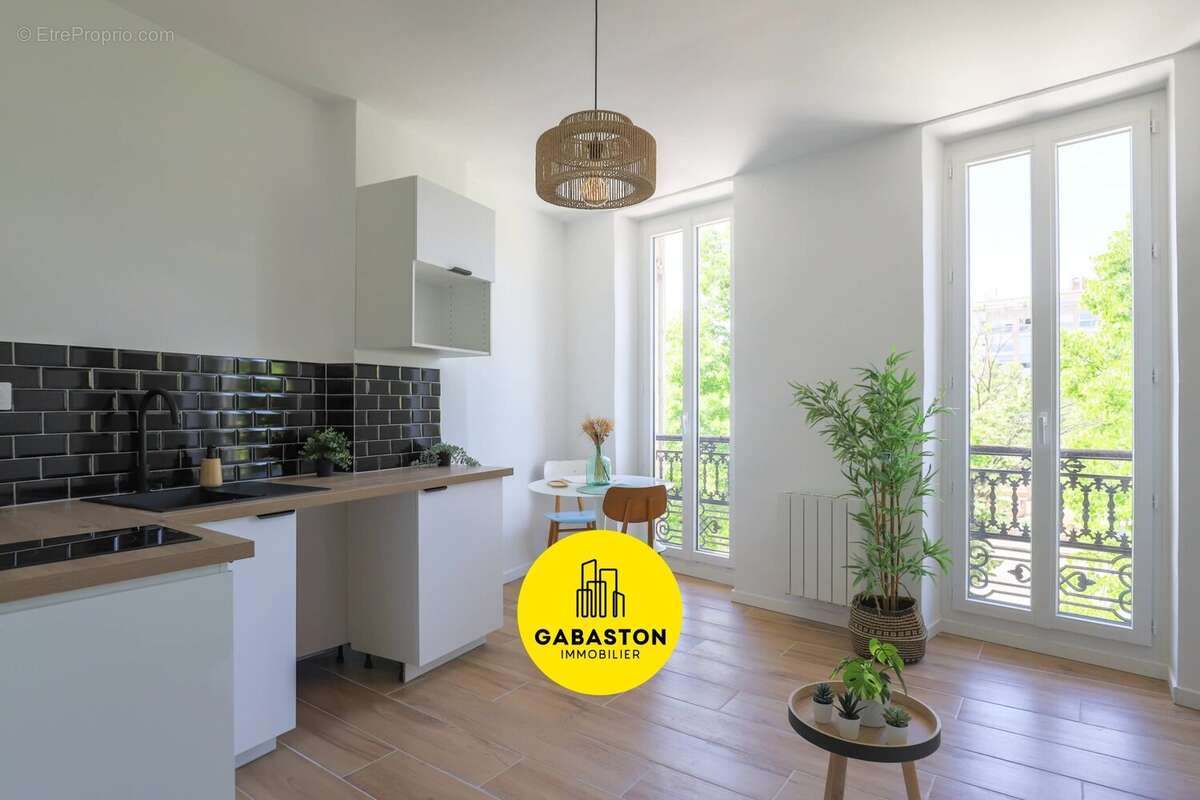 Appartement à MARSEILLE-5E