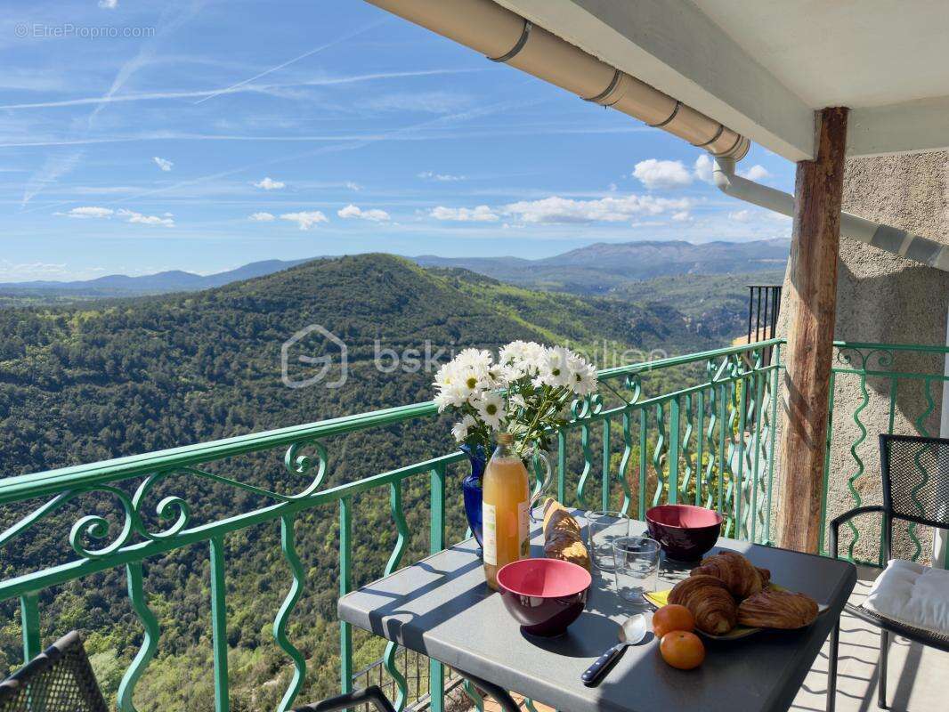 Appartement à SAINT-CEZAIRE-SUR-SIAGNE