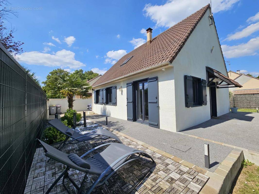 Maison à LA CHAPELLE-LA-REINE