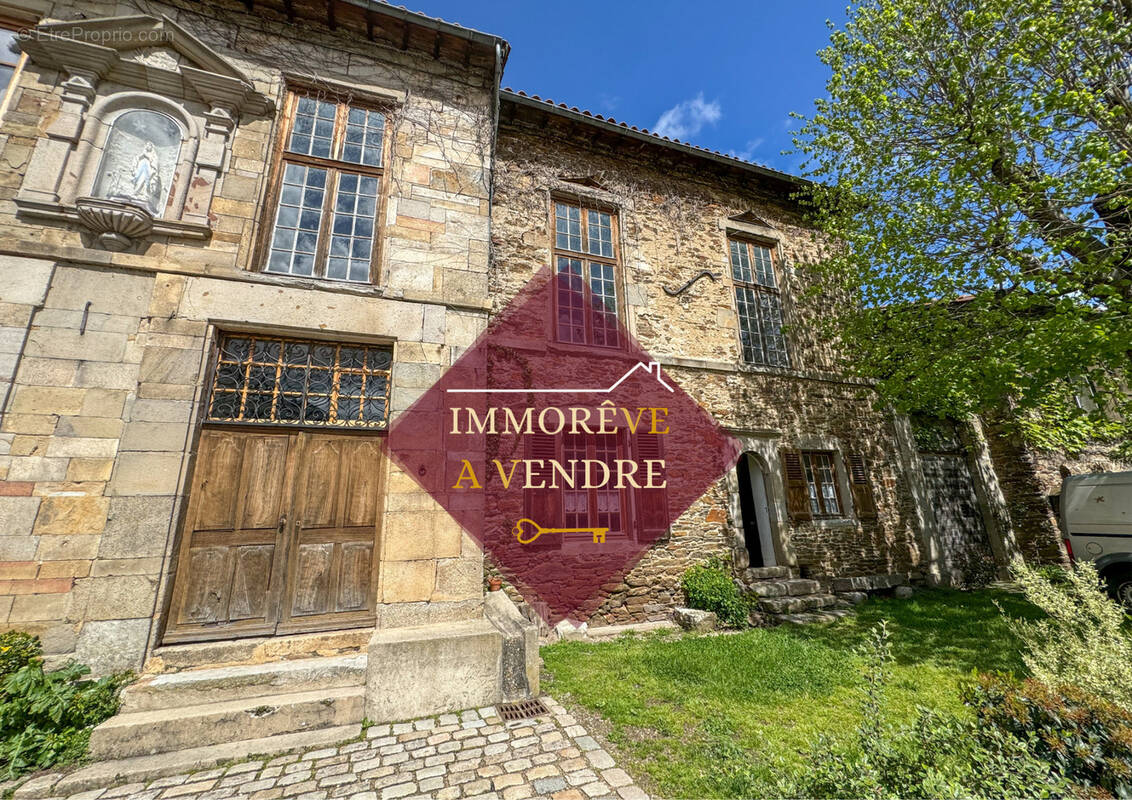 Maison à SAINTE-CROIX-EN-JAREZ