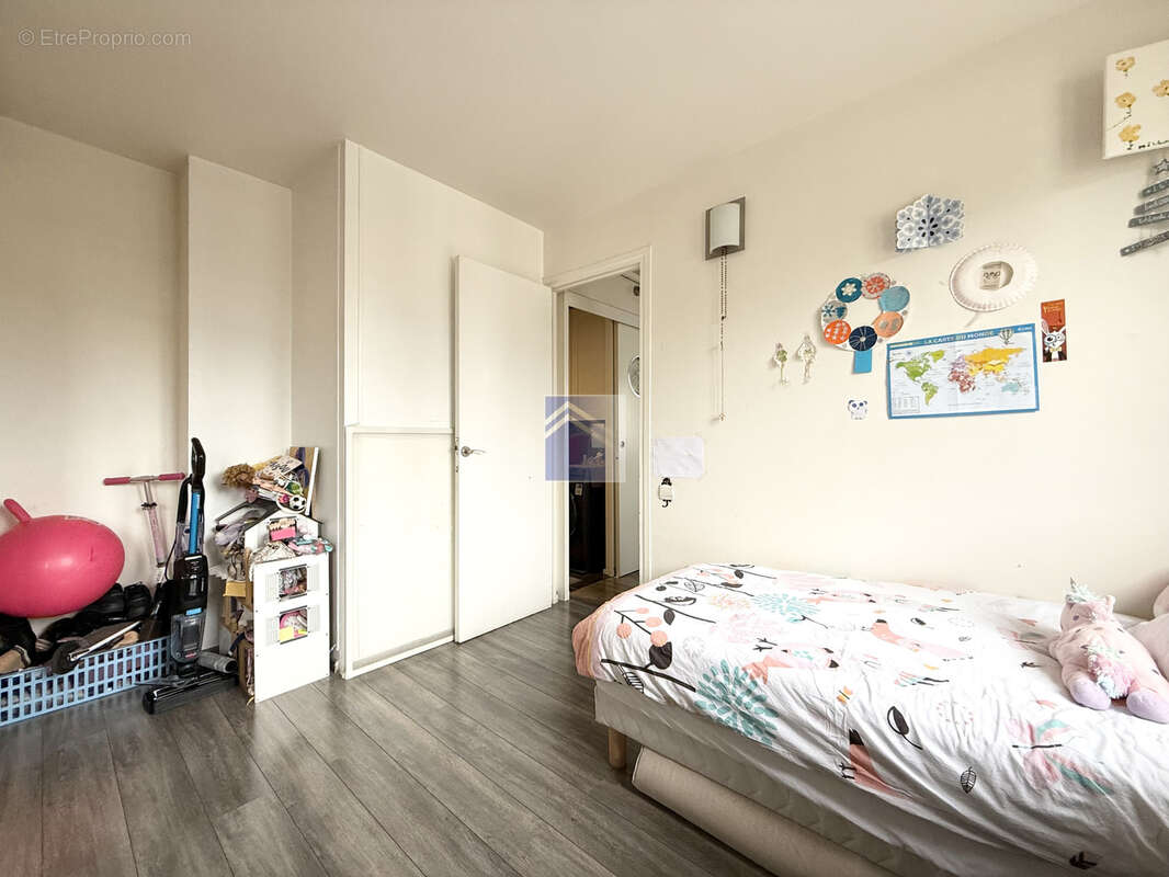 Appartement à COURBEVOIE