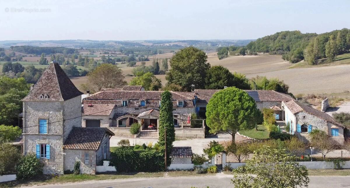 Maison à MONBAHUS