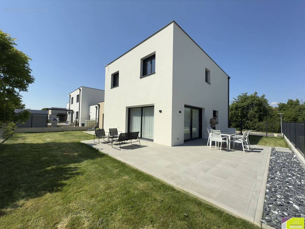 Maison à SAINTE-CROIX-EN-PLAINE