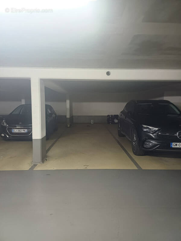 Parking à ISSY-LES-MOULINEAUX