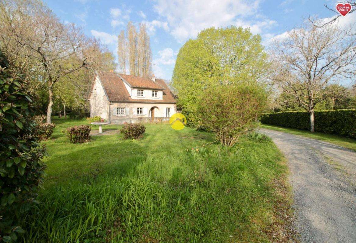 Maison à LA GUERCHE-SUR-L&#039;AUBOIS