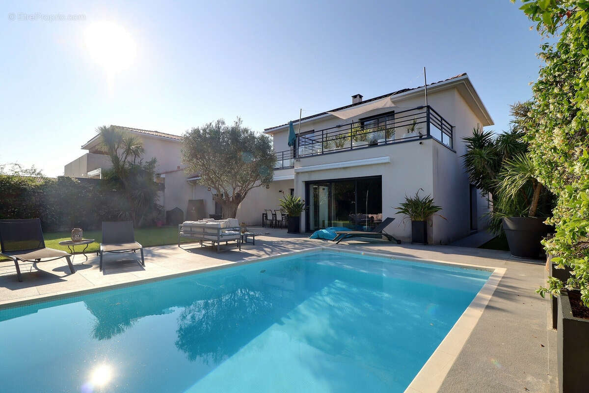 Maison à MAUGUIO