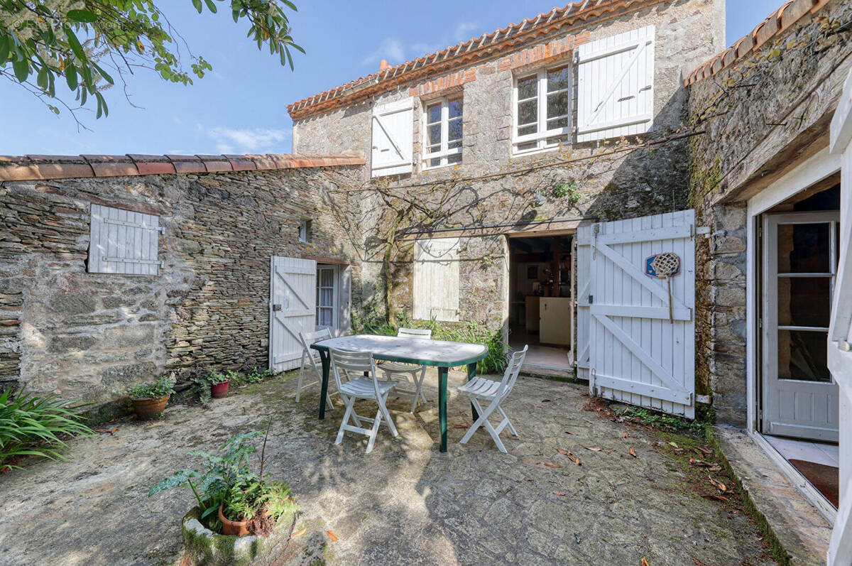 Maison à LEGE