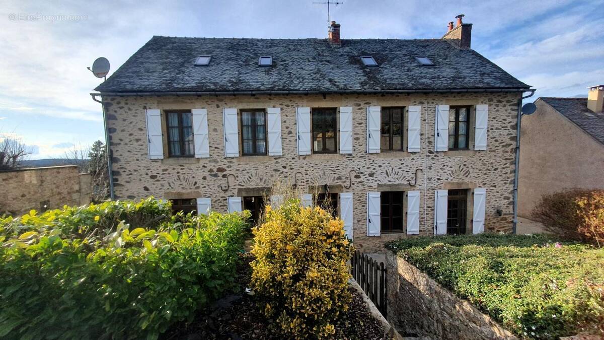 Maison à RIEUPEYROUX