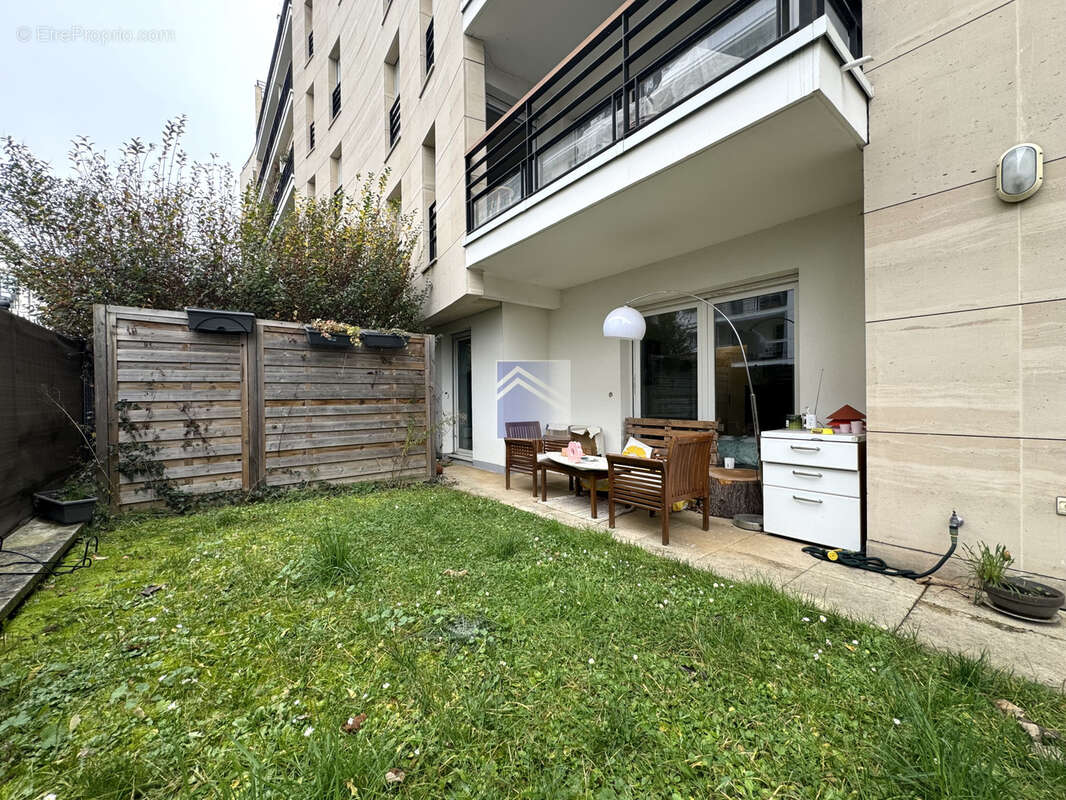 Appartement à COURBEVOIE