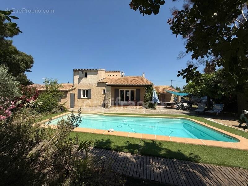 Maison à LA TOUR-D&#039;AIGUES