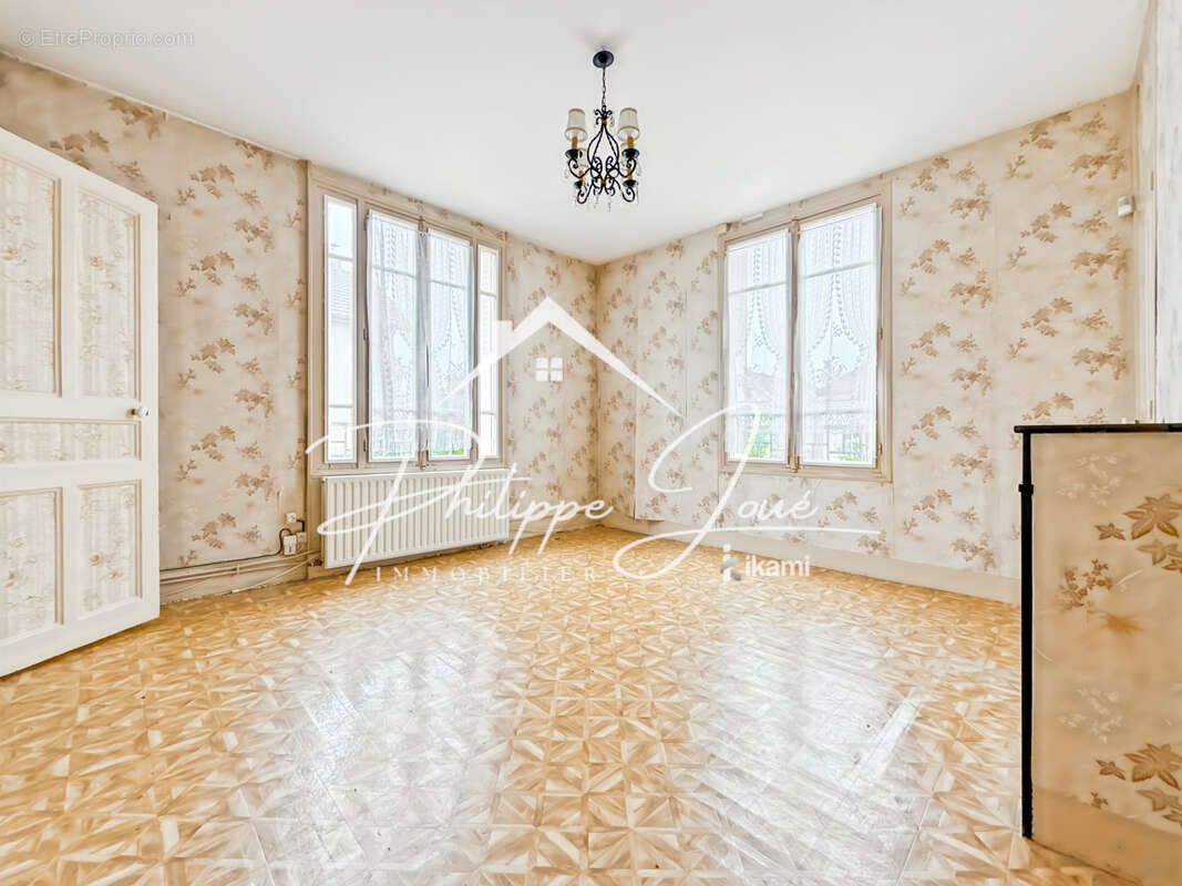 Maison à AIX-EN-OTHE