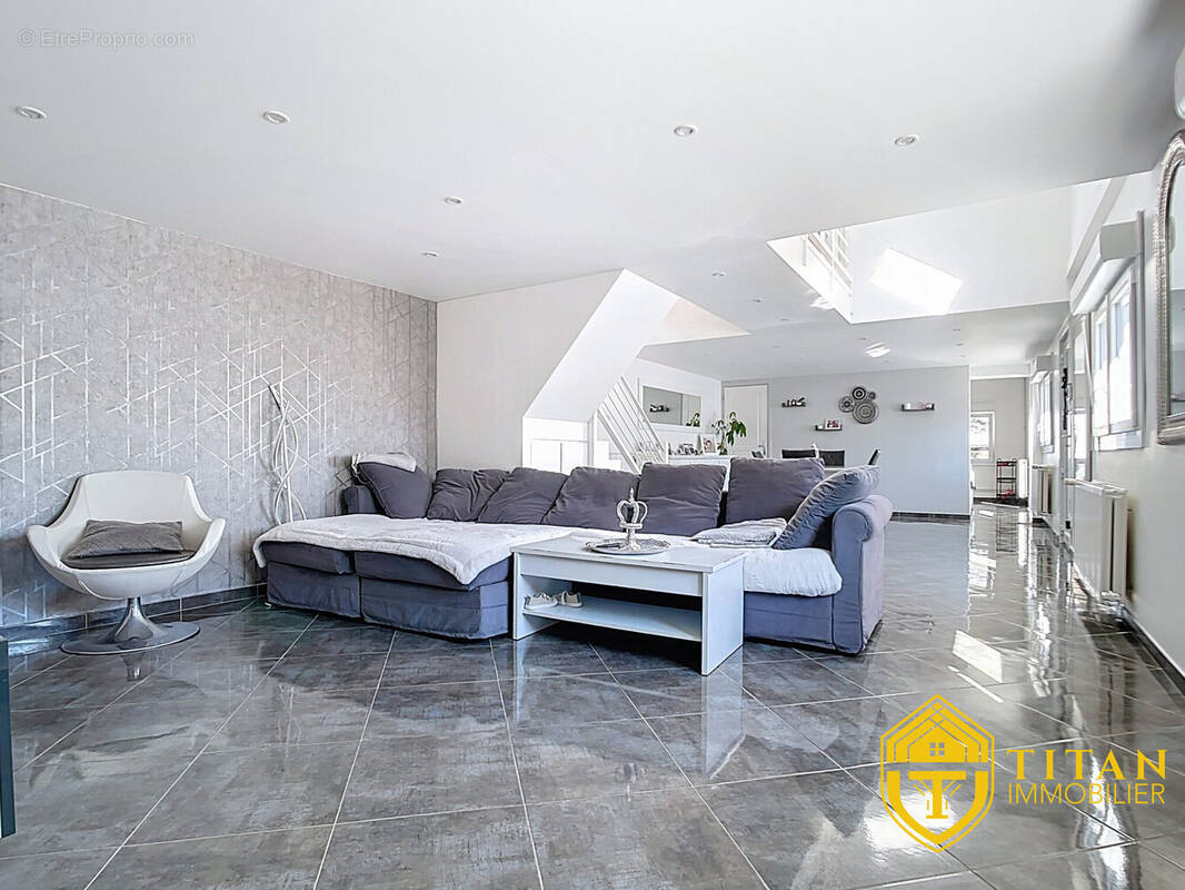  En exclusivité : Maison individuelle semi plain pied, 3 chambres, jardin, garage Audruicq -titan-immobilier - Maison à AUDRUICQ