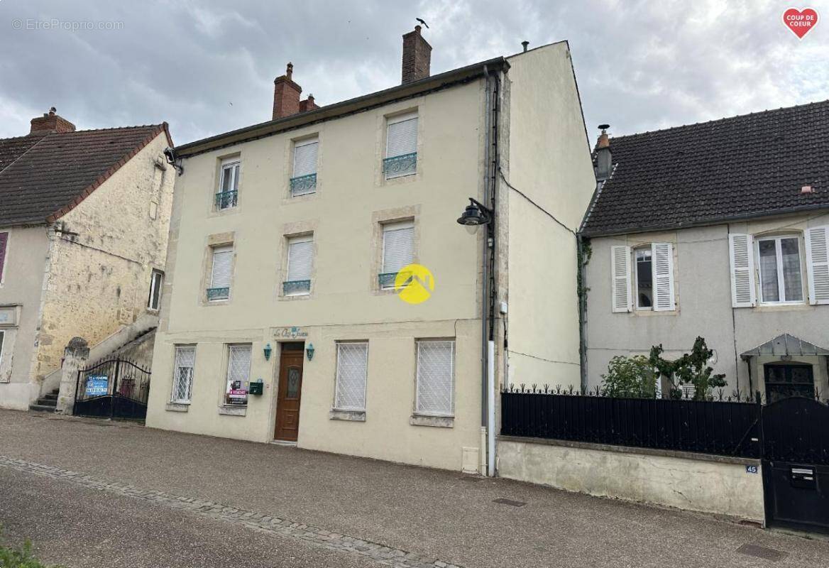 Appartement à POUGUES-LES-EAUX