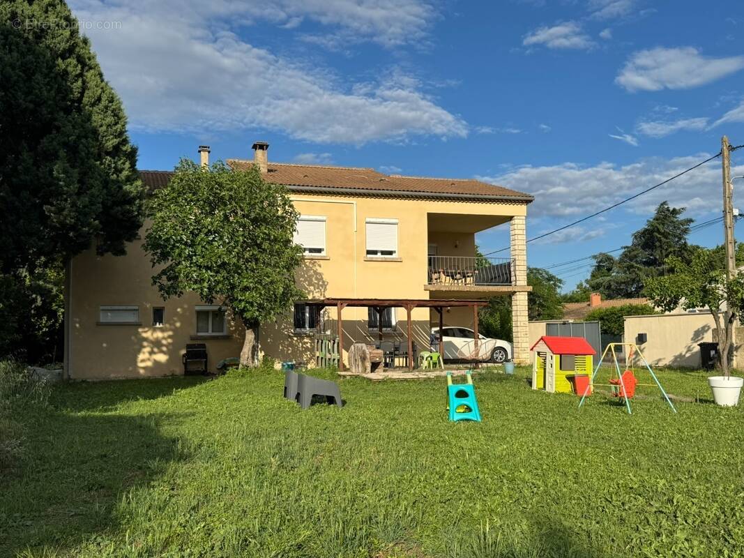 Maison à LAUDUN-L&#039;ARDOISE
