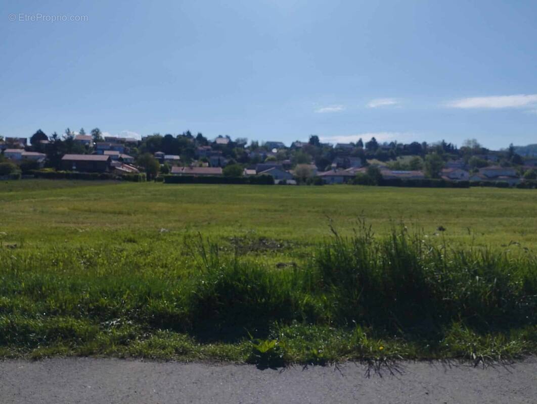 Terrain à PERIGNAT-SUR-ALLIER