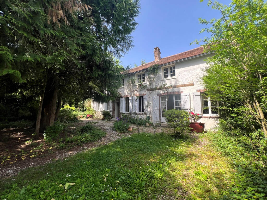 Maison à VILLENEUVE-SUR-YONNE