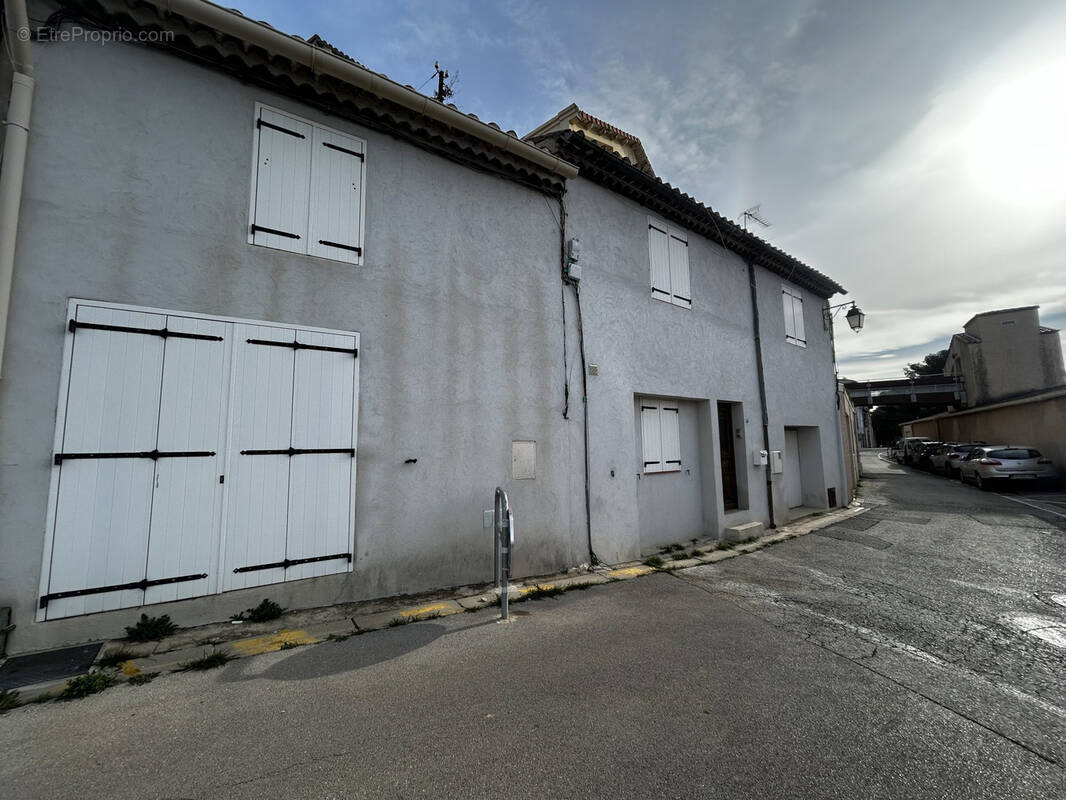 Maison à VELAUX