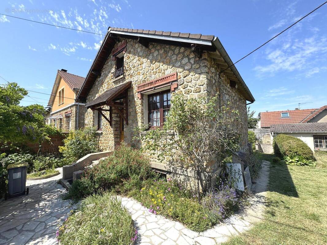 Maison à LES CLAYES-SOUS-BOIS