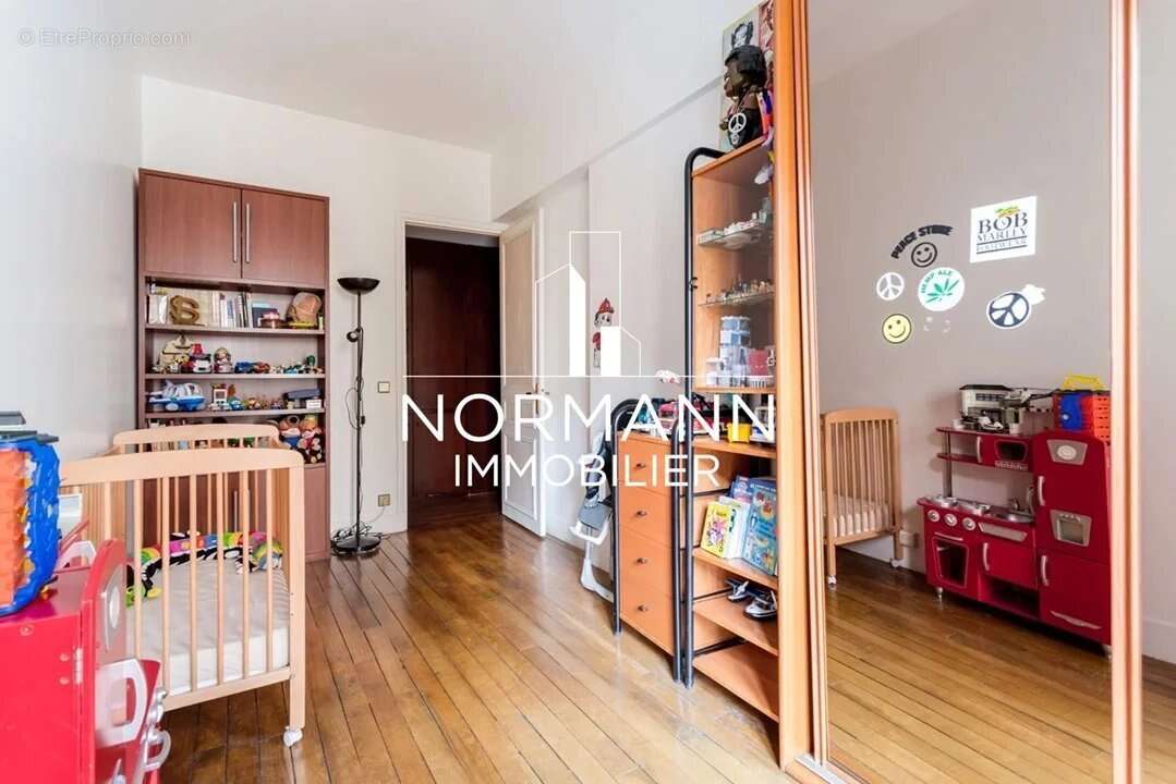 Appartement à PARIS-17E