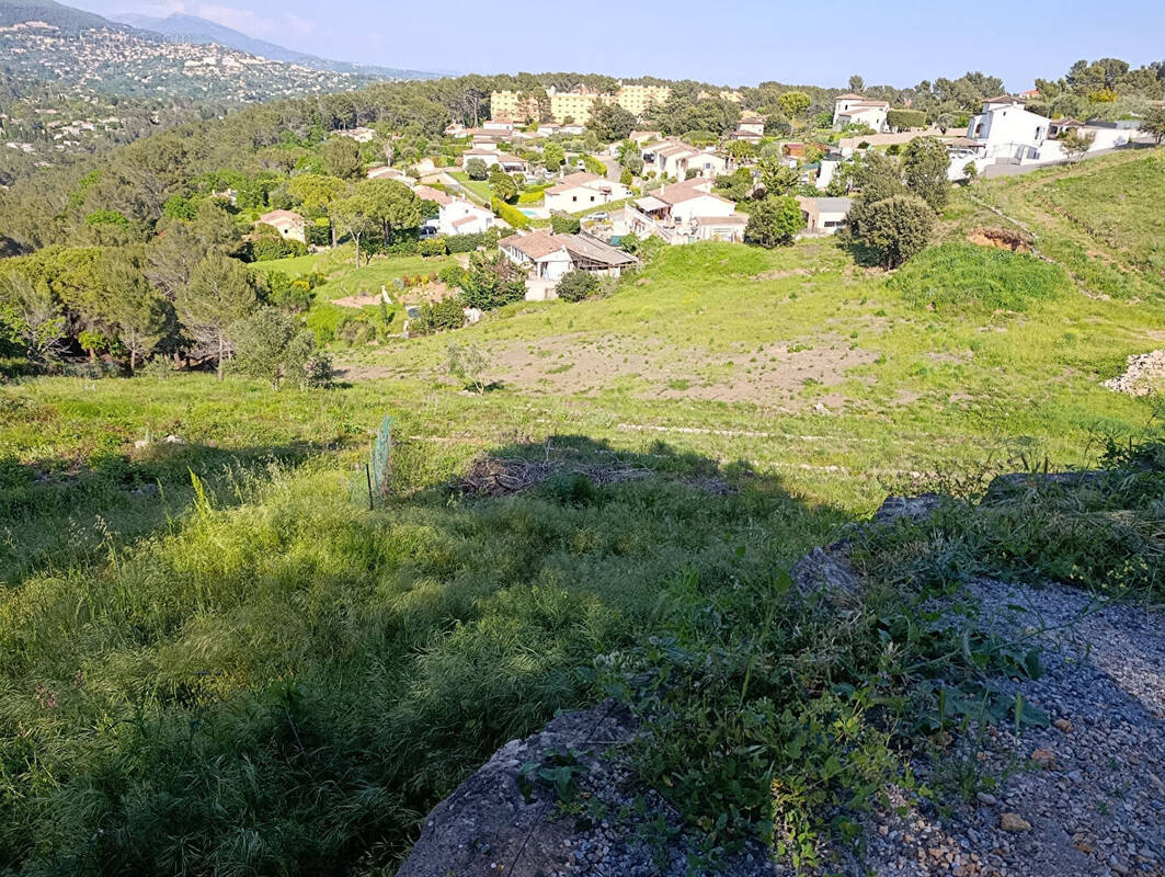 Terrain à PEYMEINADE