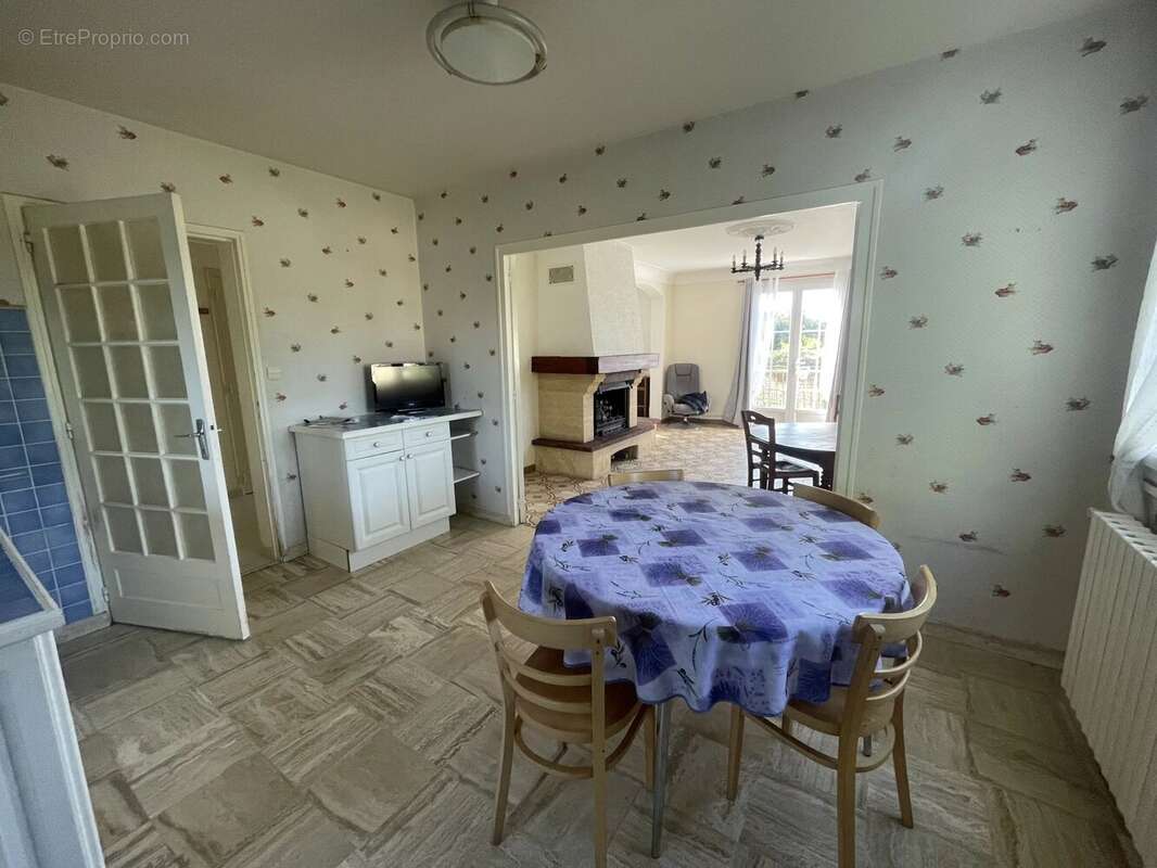 Maison à SAIRES