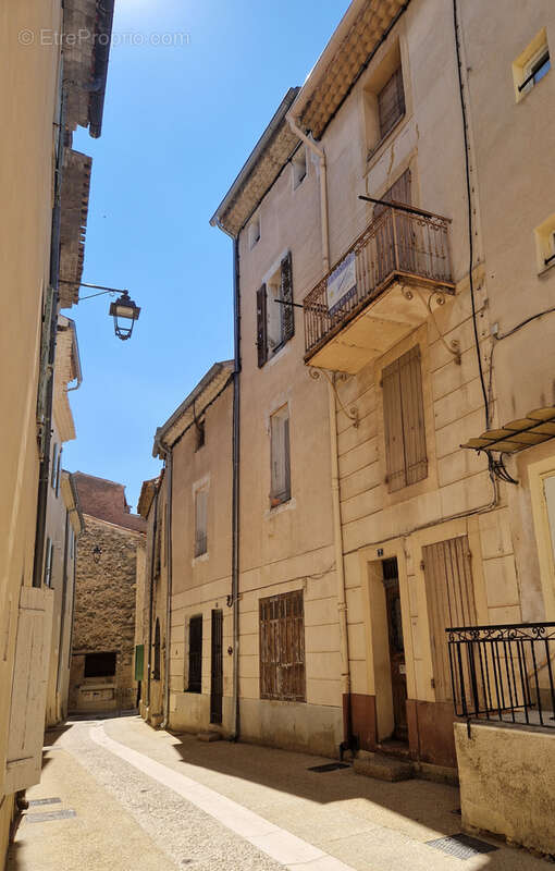Maison à LA TOUR-D&#039;AIGUES