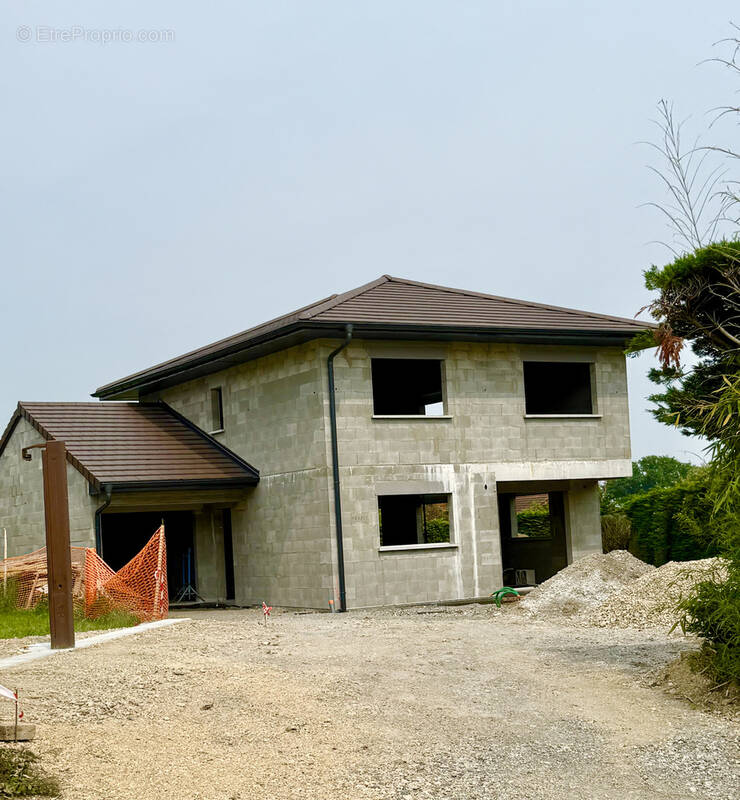 Maison à ORNEX