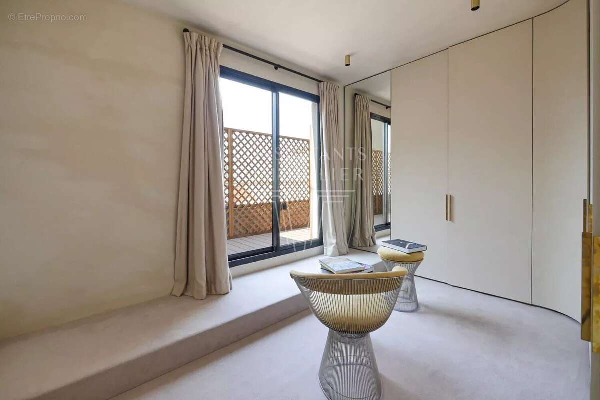 Appartement à PARIS-8E