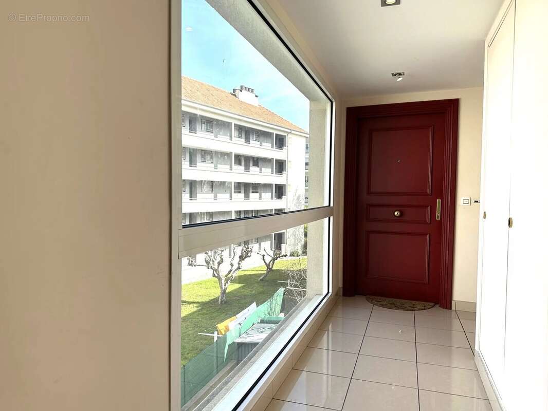 Appartement à SAINT-LAURENT-DU-VAR