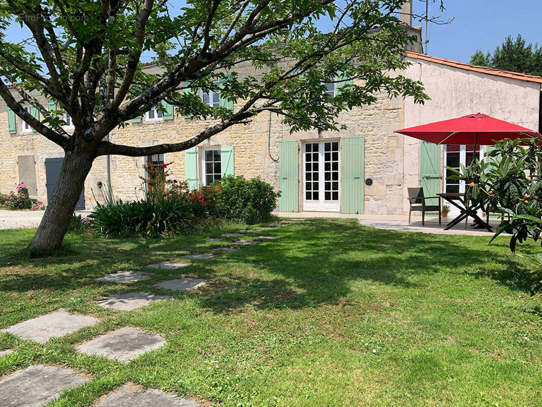Maison à SURGERES
