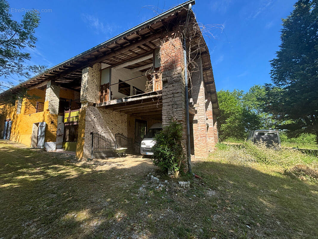 Maison à NEGREPELISSE