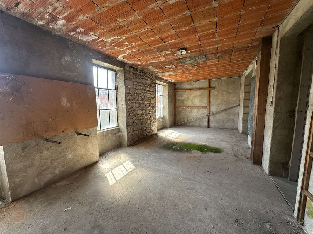 Maison à LA CLAYETTE