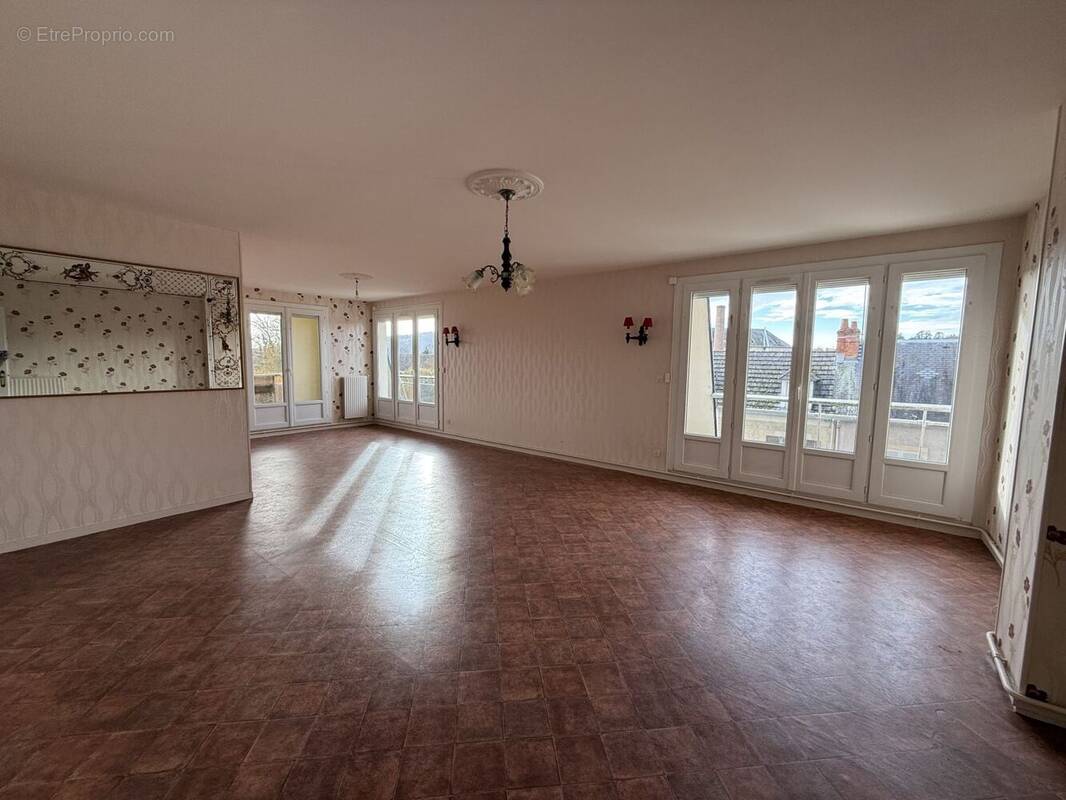 Appartement à SAINT-AMAND-MONTROND