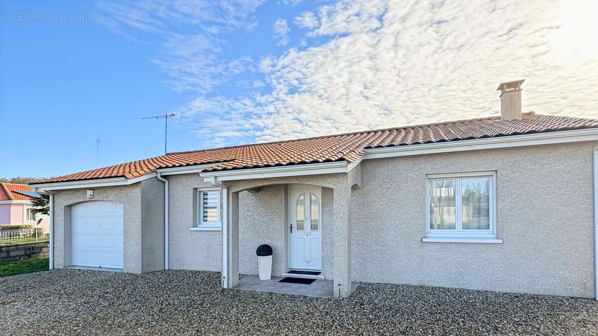 Maison à CORME-ECLUSE