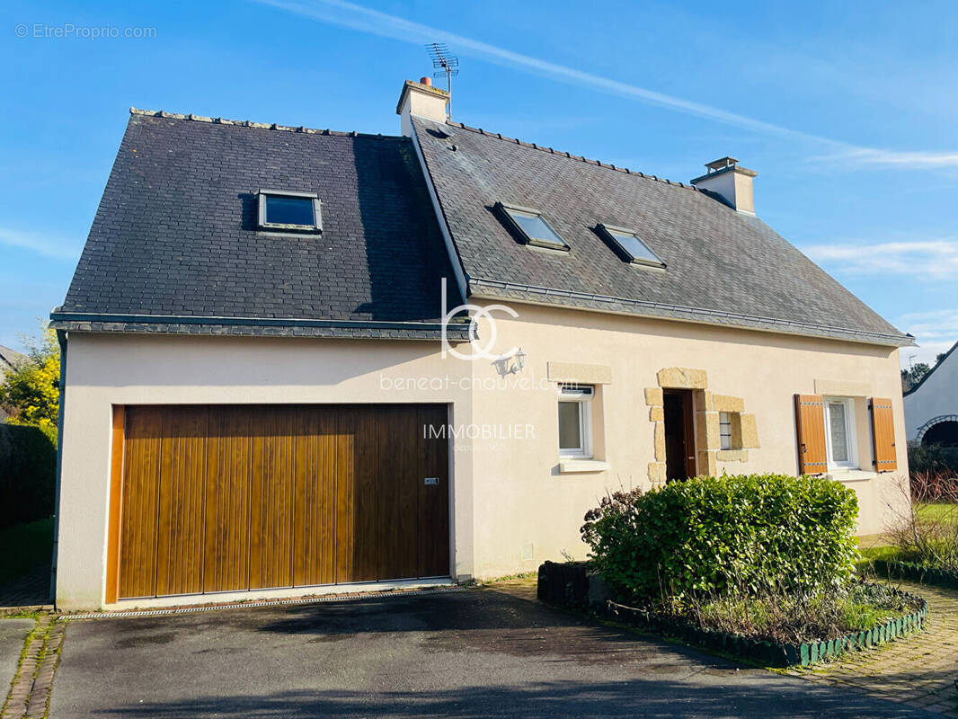 Maison à SURZUR