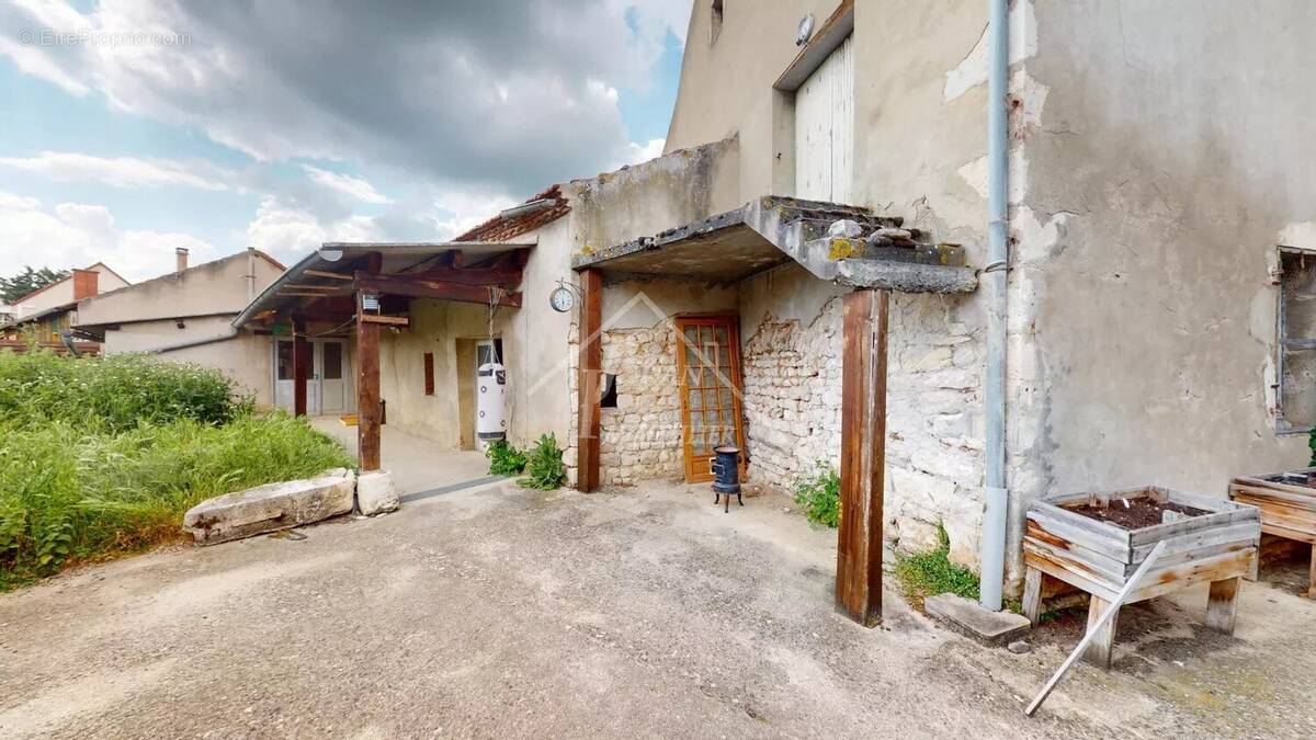 Maison à EBREUIL