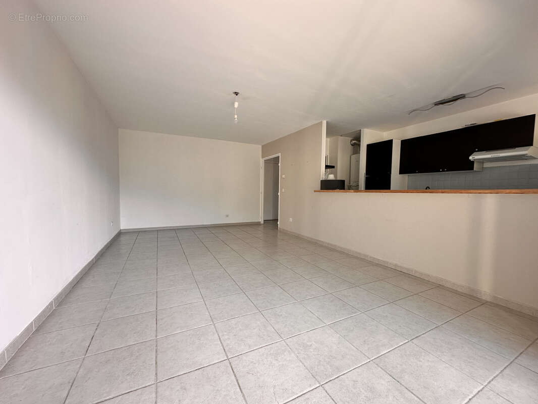 Appartement à EZE