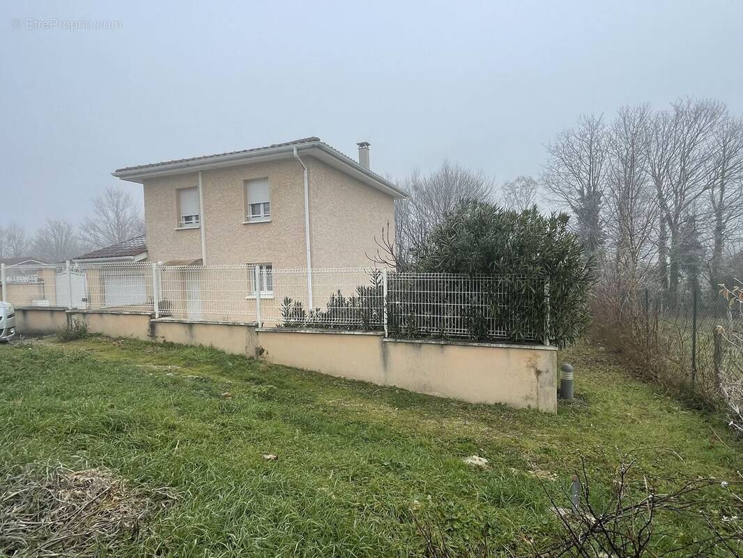 Maison à CHARVIEU-CHAVAGNEUX