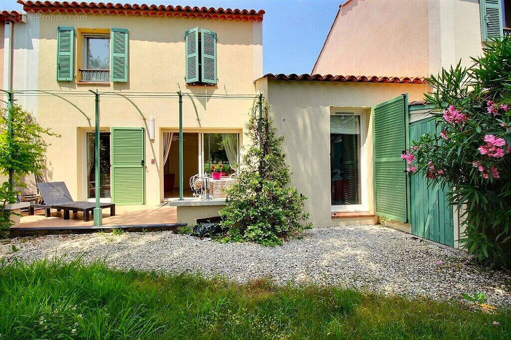 Maison à ROQUEBRUNE-SUR-ARGENS