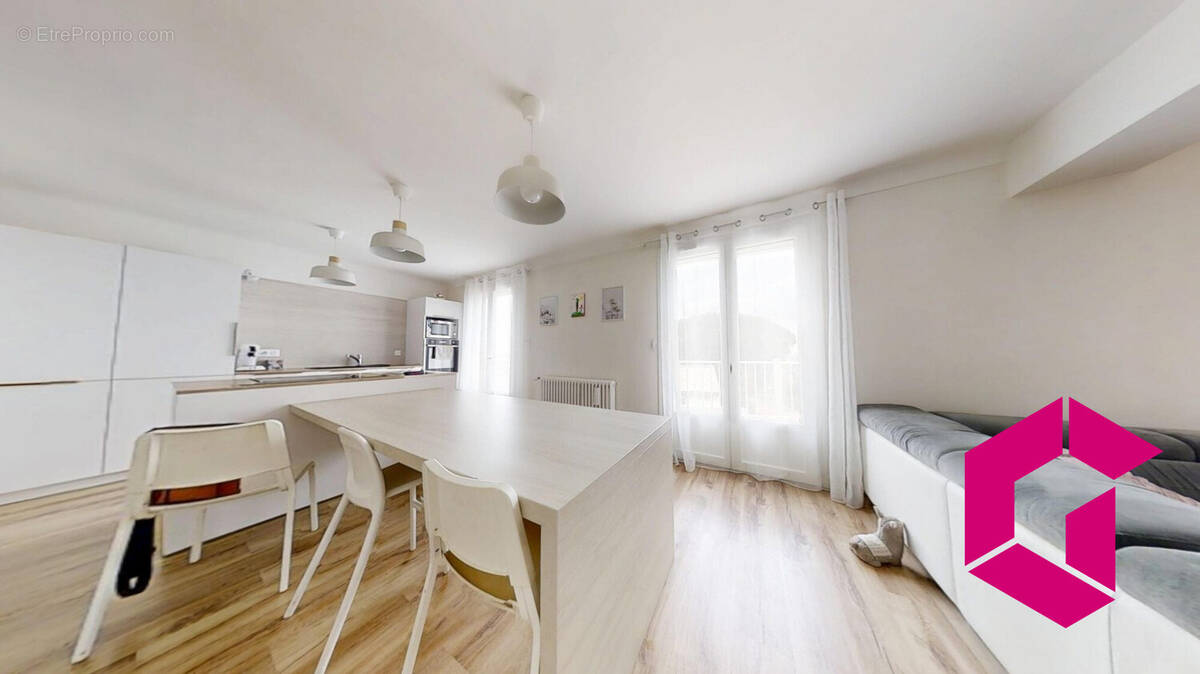 Maison à FELINES