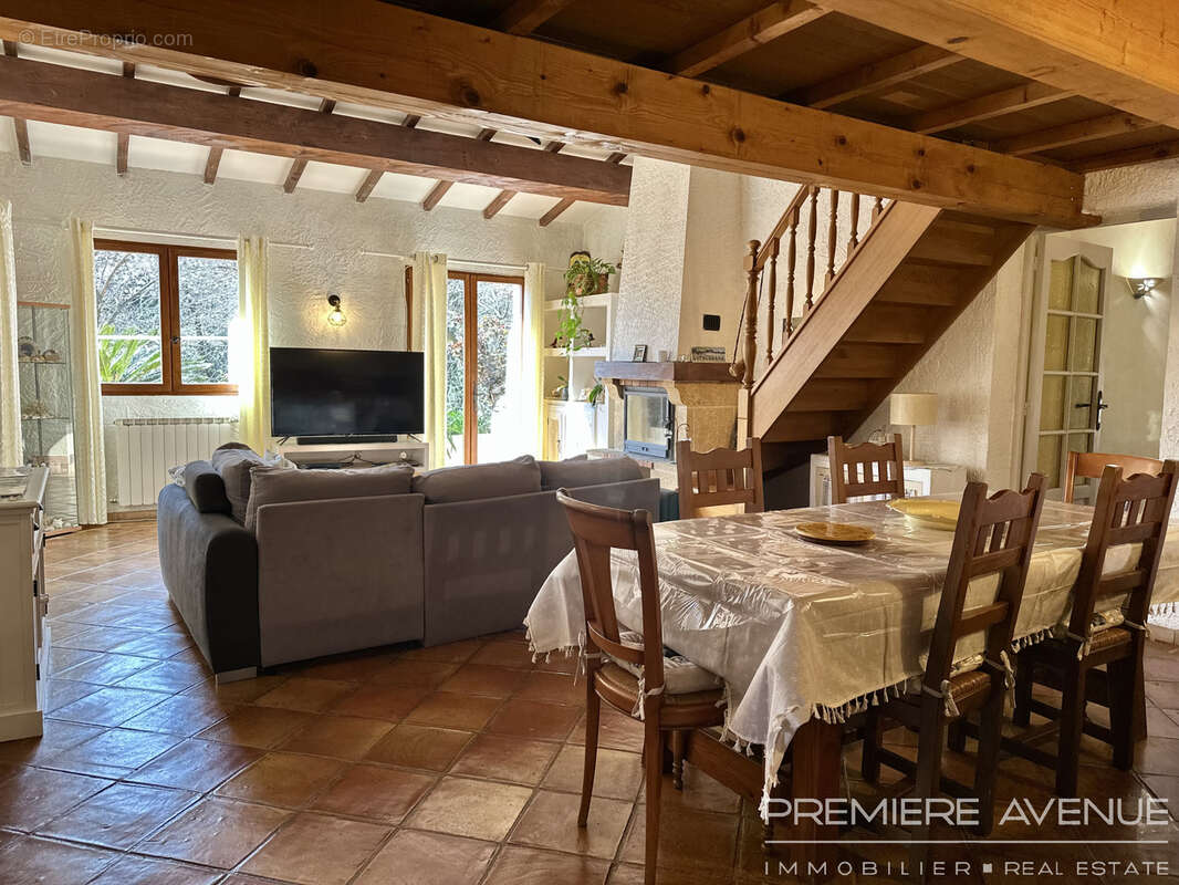 Maison à LA GARDE-FREINET