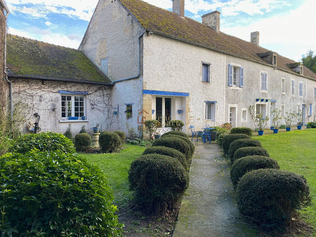 Maison à ARGENCES