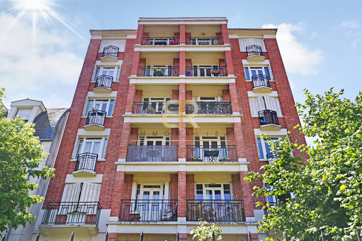 Appartement à CHARENTON-LE-PONT