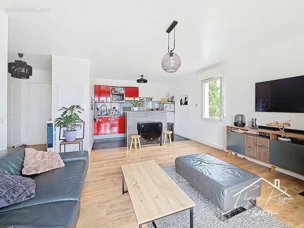 Photo 1 - Appartement à PAREMPUYRE