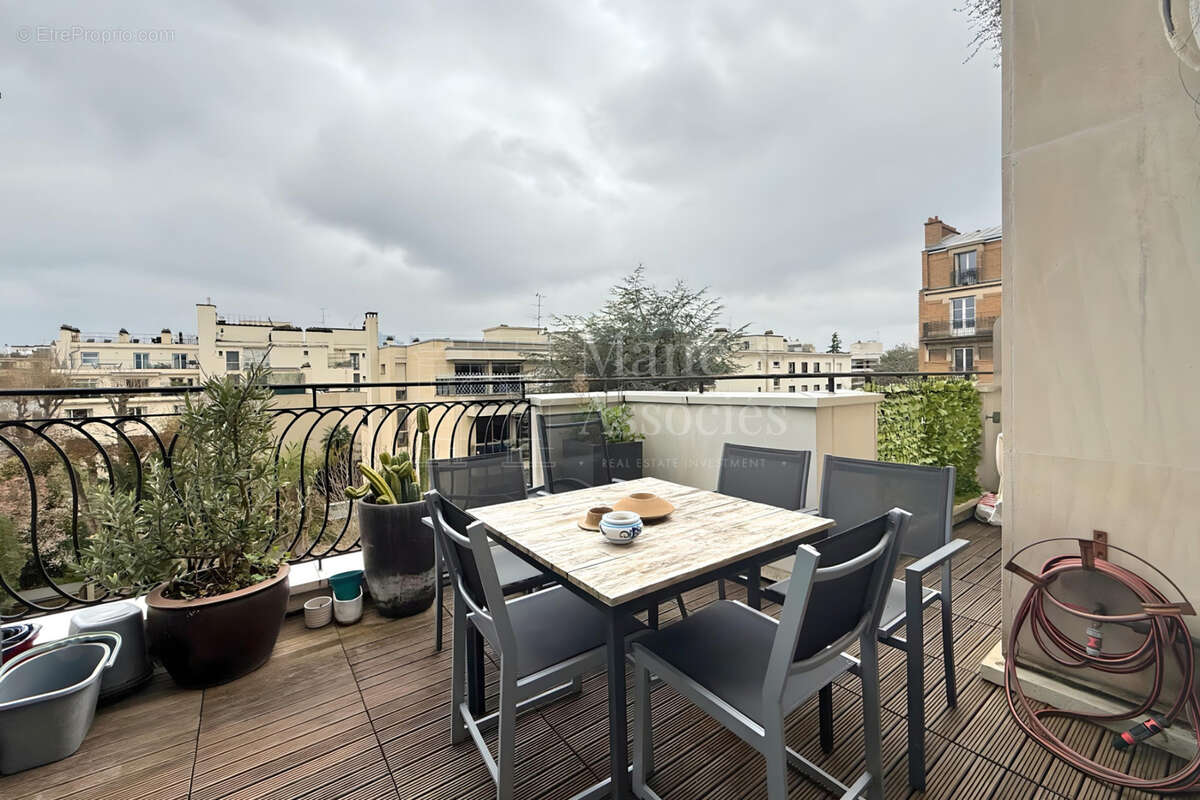 Appartement à NEUILLY-SUR-SEINE