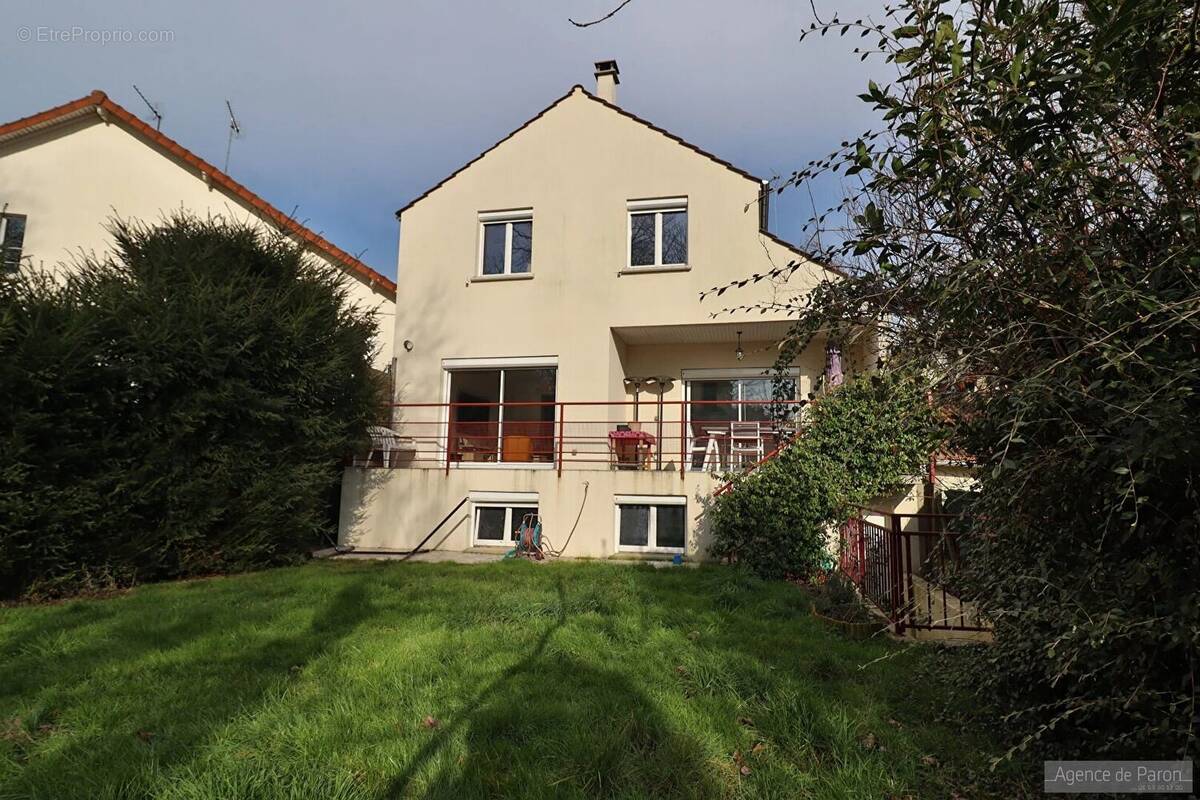 Maison à VERRIERES-LE-BUISSON
