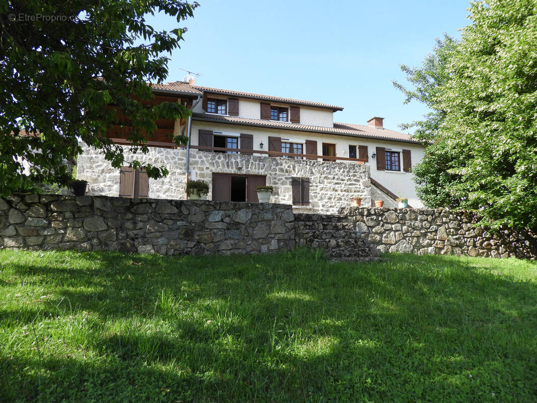 Maison à CELLES-SUR-DUROLLE