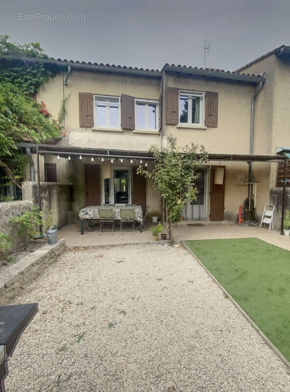 Maison à COURTHEZON